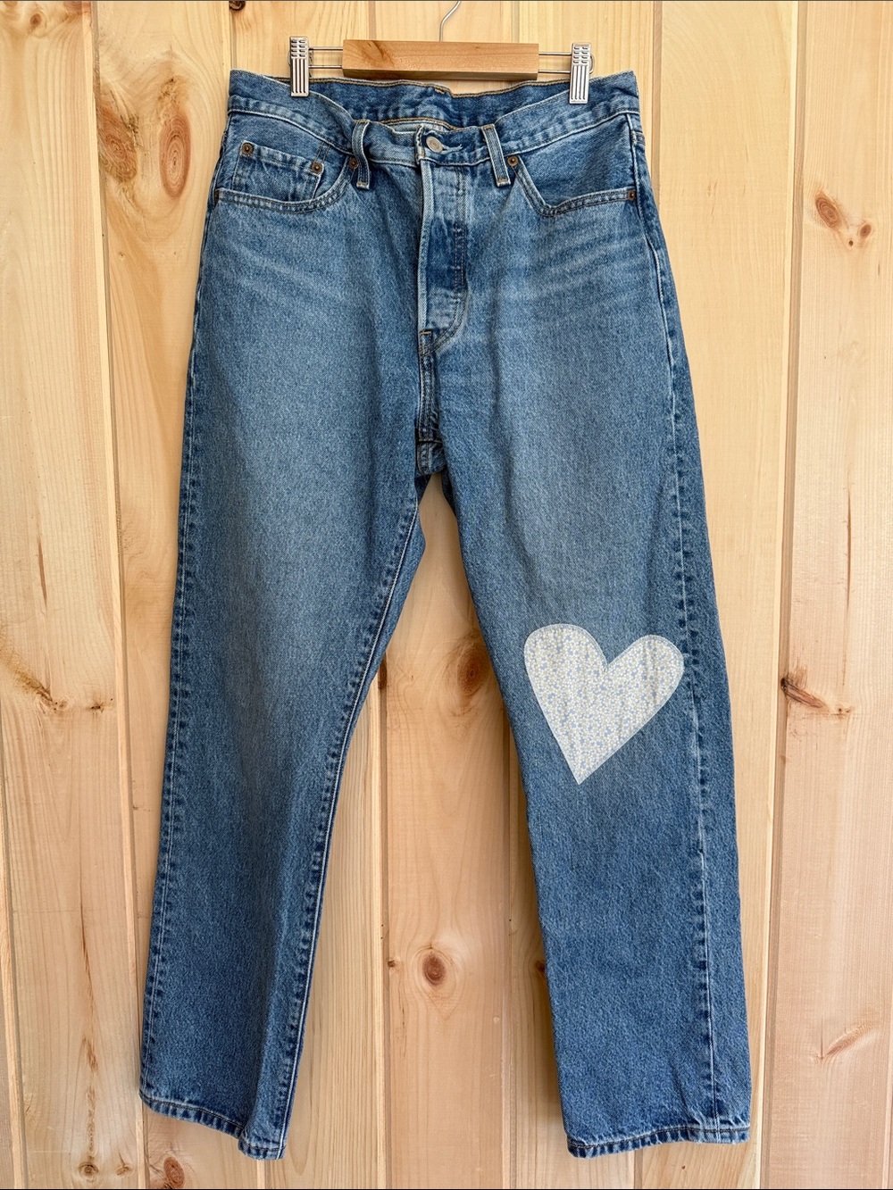 Levi’s Classic High Rise Button Fly Jeans Floral Heart Patch Sz 29
